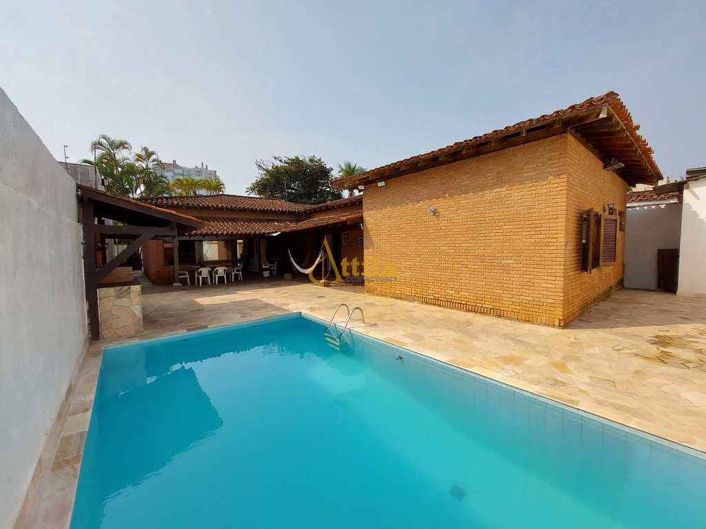 Casa térrea 200mts praia, 4 dorms., piscina, Enseada