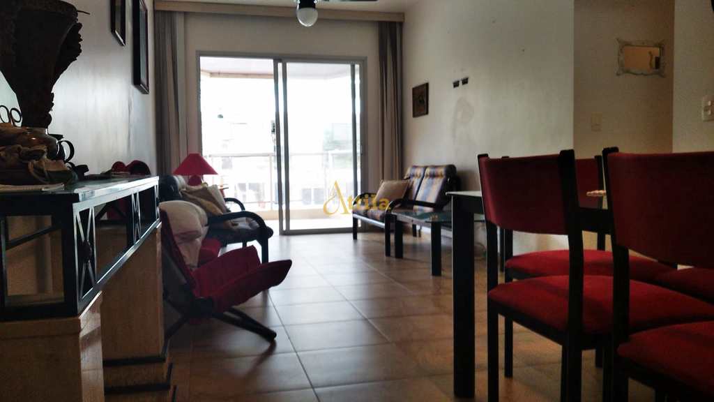 Apto 2 dorms., 200mts praia Enseada, região do Aquário