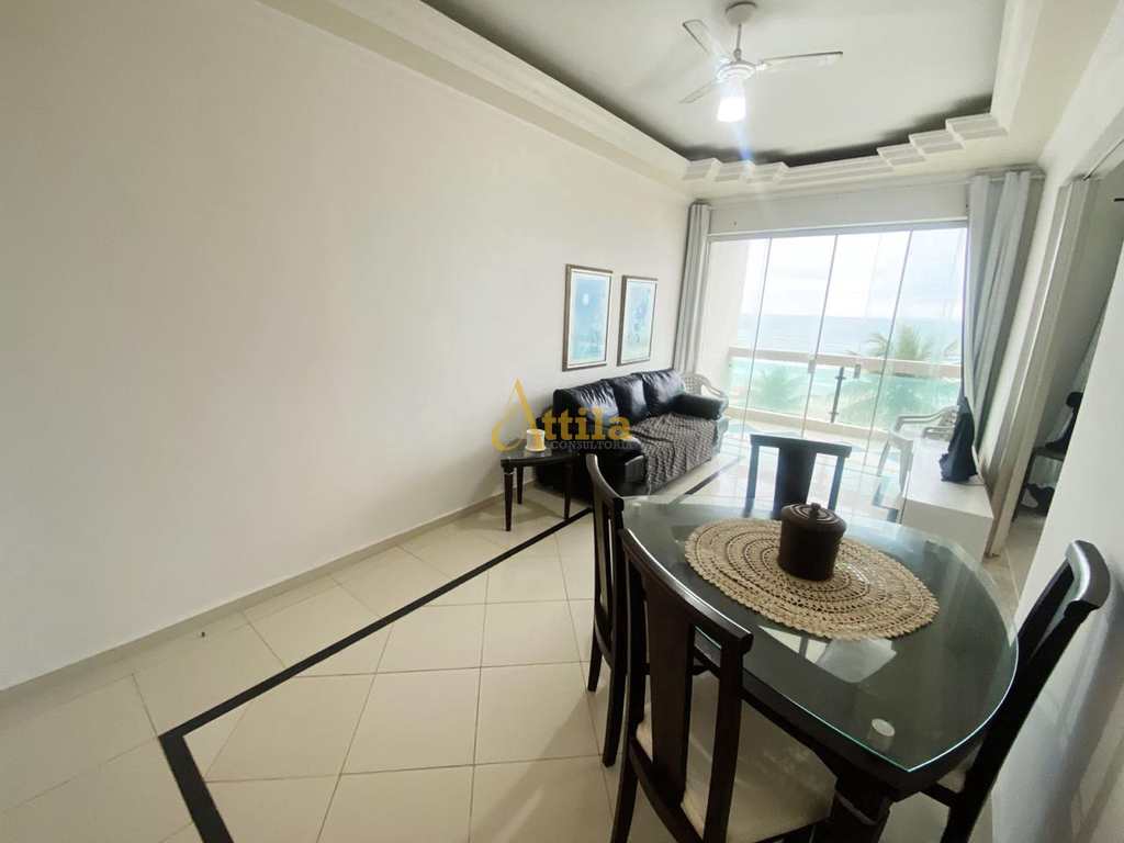 Apto reformado, frente praia Pitangueiras, 1 dorm., sacada