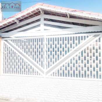 Casa em Praia Grande, bairro Canto do Forte