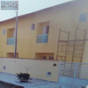 Sobrado em Mongaguá, bairro Balneário Santa Eugênia