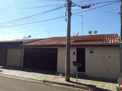 Casa, código 151 em Pirassununga, bairro Jardim das Laranjeiras