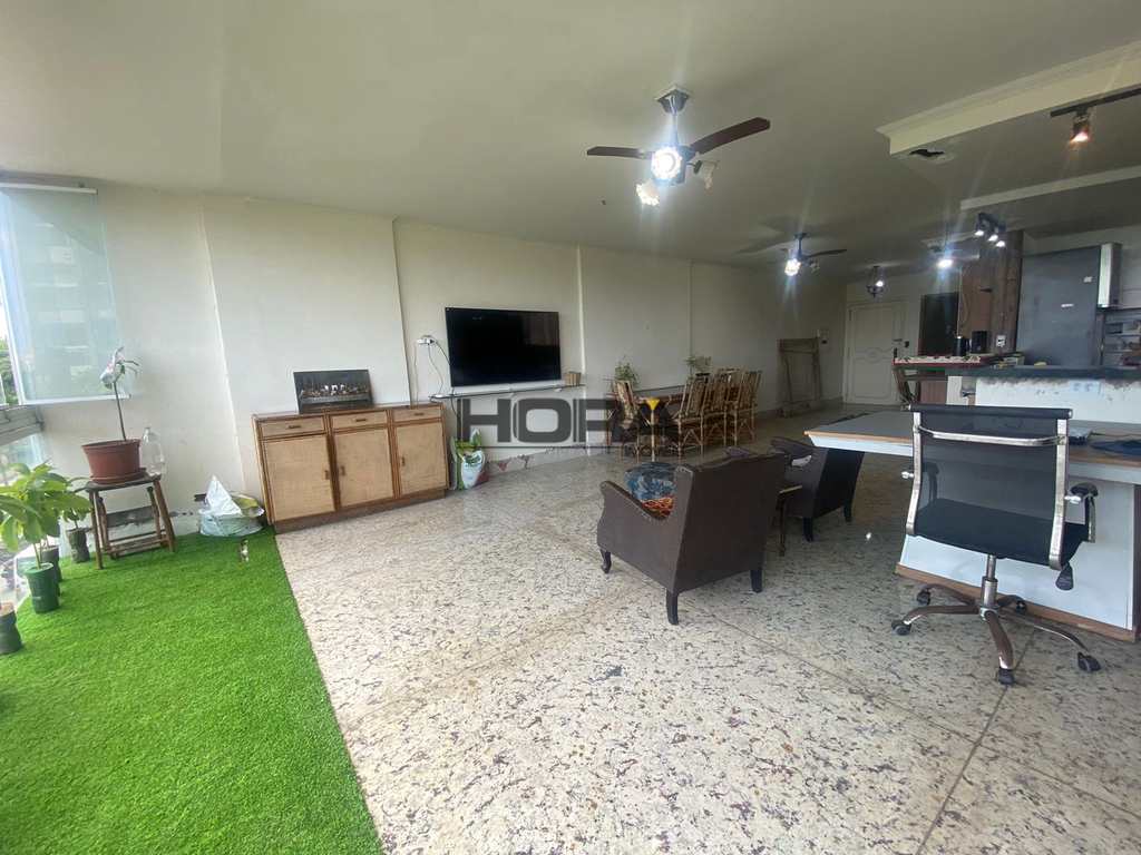 Apartamento em Santos, no bairro Gonzaga