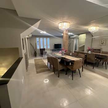 Casa em Santos, bairro Boqueirão