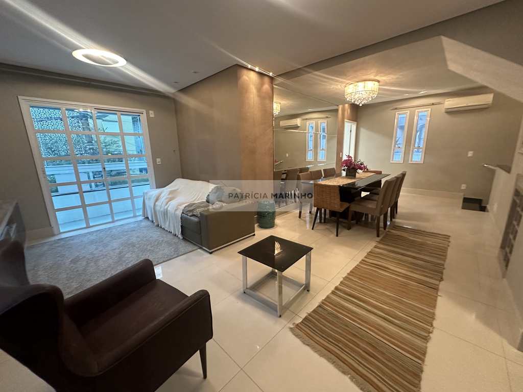 Casa em Santos, no bairro Boqueirão