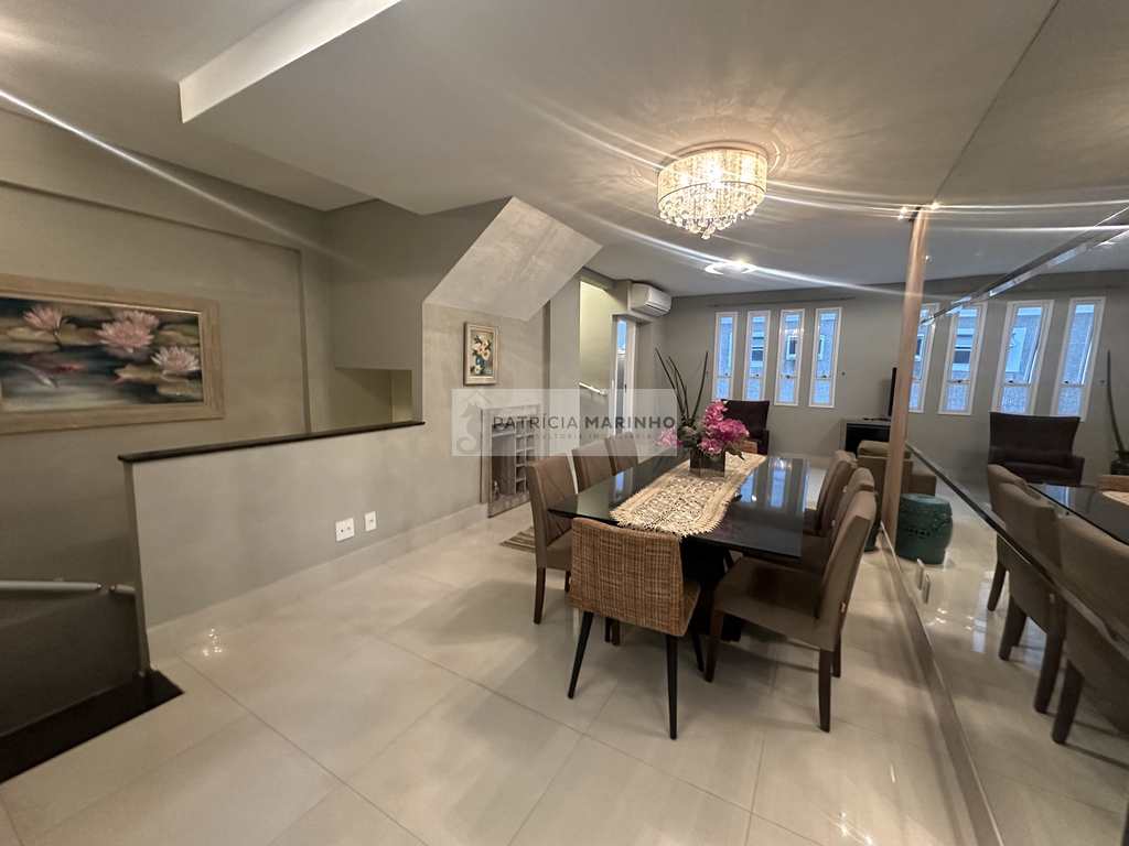 Casa em Santos, no bairro Boqueirão