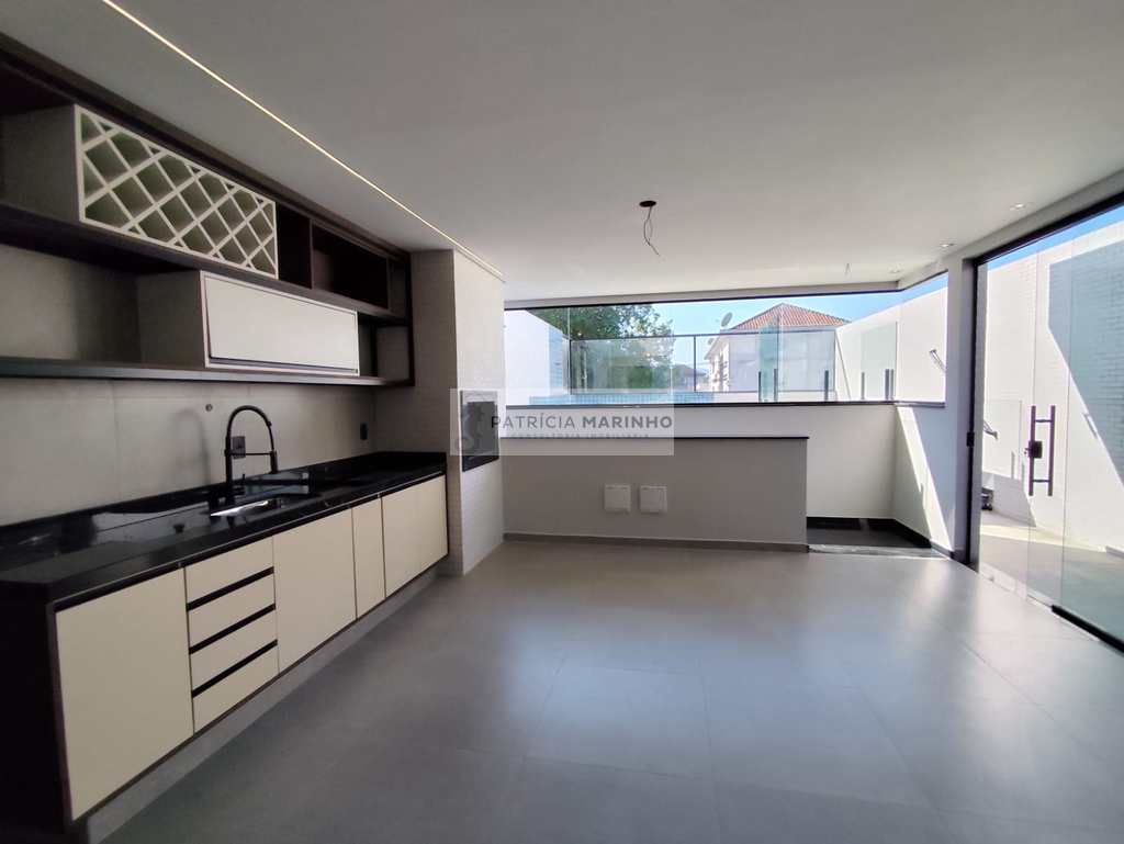 Casa em Santos, no bairro Boqueirão