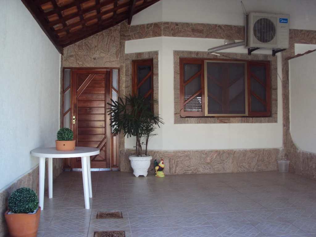 Casa em Praia Grande, no bairro Caiçara