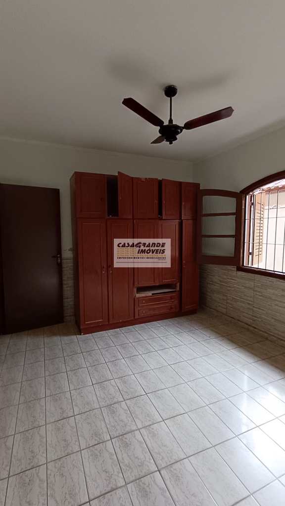 Casa em Praia Grande, no bairro Maracanã