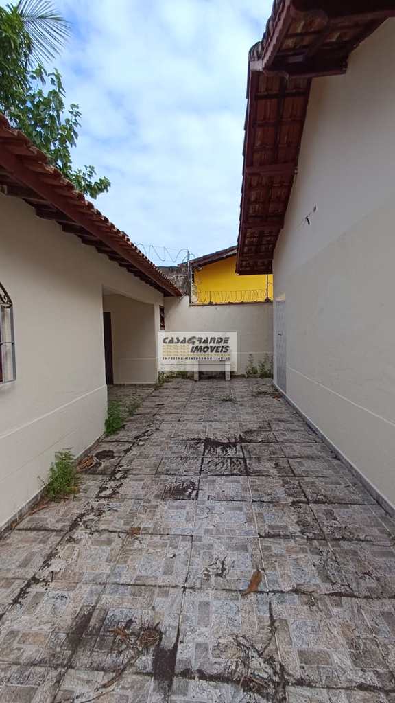 Casa em Praia Grande, no bairro Maracanã