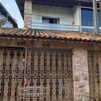Casa em Praia Grande, bairro Maracanã