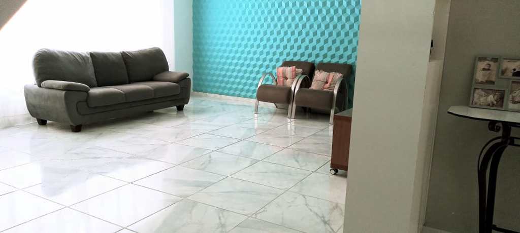 Sobrado em Praia Grande, no bairro Maracanã