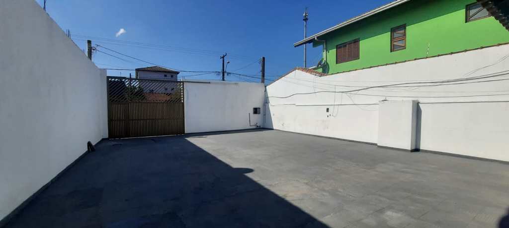 Casa em Praia Grande, no bairro Mirim