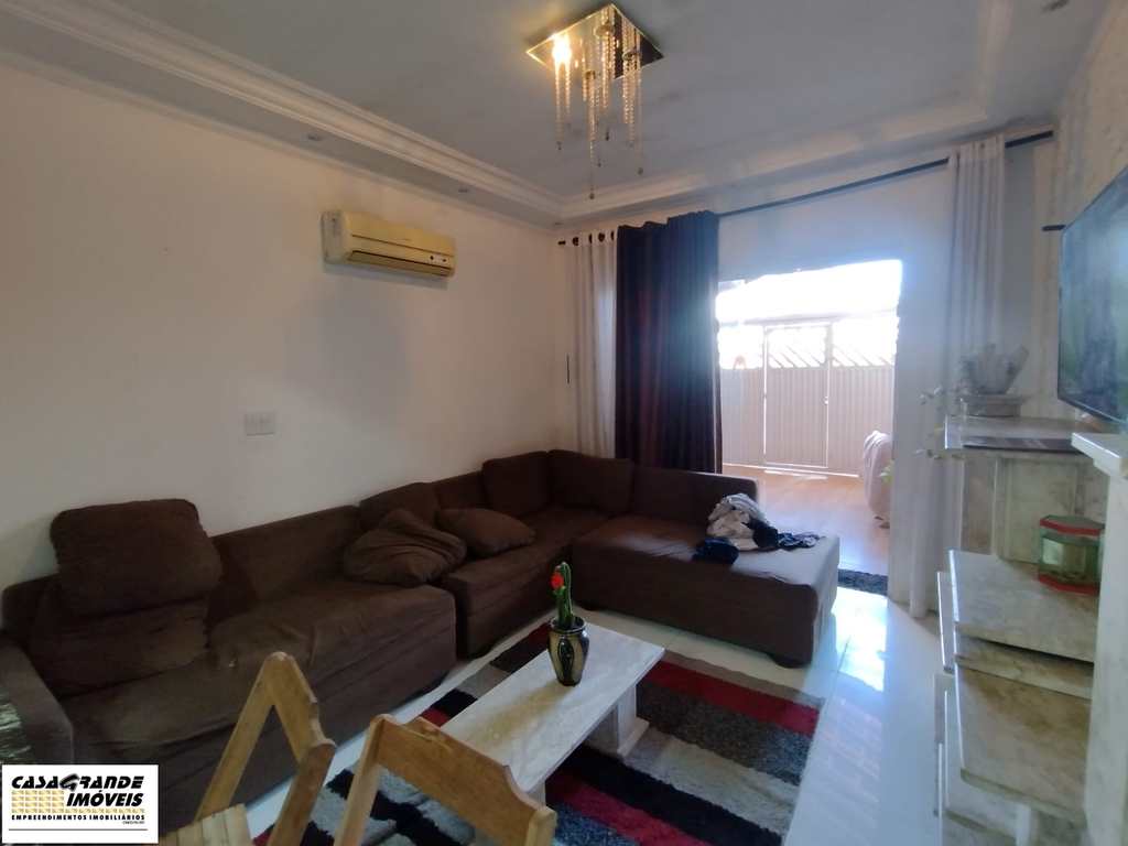 Casa em Praia Grande, no bairro Maracanã