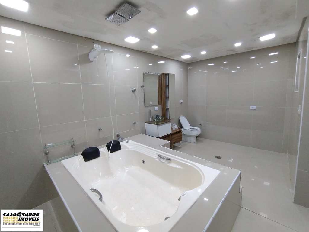 Casa em Praia Grande, no bairro Maracanã