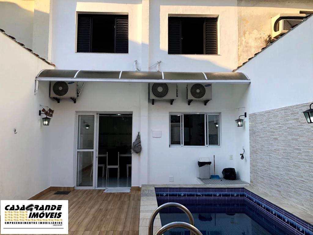 Sobrado em São Vicente, no bairro Vila Valença