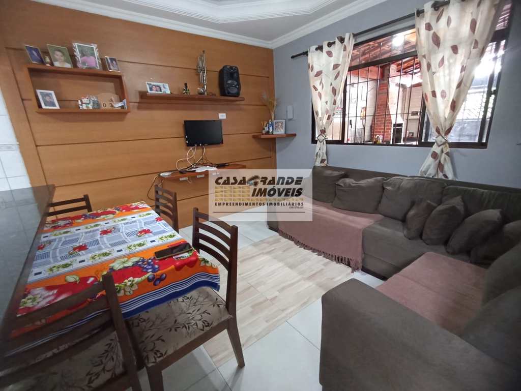 Casa em Praia Grande, no bairro Tupi