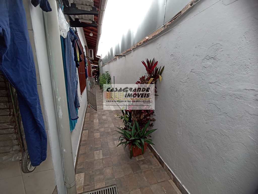 Casa em Praia Grande, no bairro Tupi