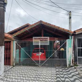 Casa em Praia Grande, bairro Maracanã