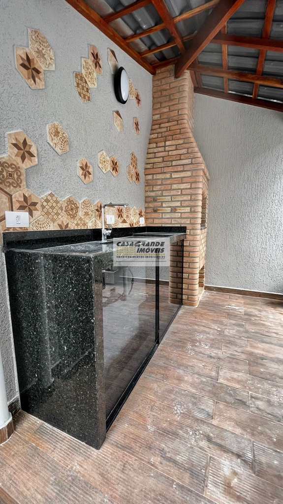 Casa em Praia Grande, no bairro Caiçara