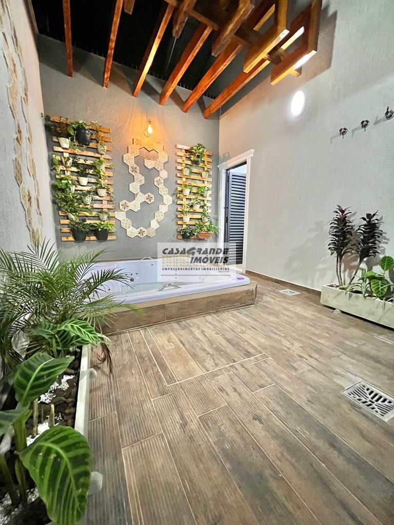 Casa em Praia Grande, no bairro Caiçara