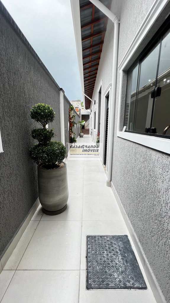 Casa em Praia Grande, no bairro Caiçara