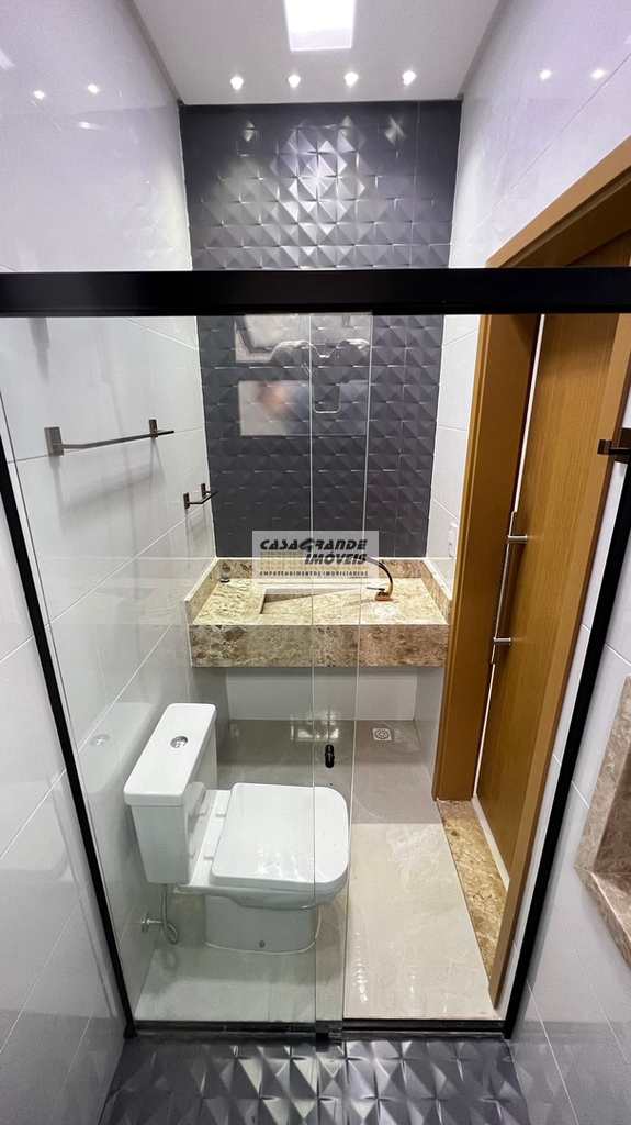Casa em Praia Grande, no bairro Caiçara