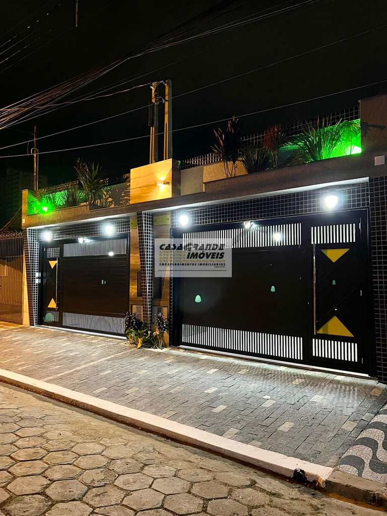 Casa em Praia Grande, no bairro Caiçara
