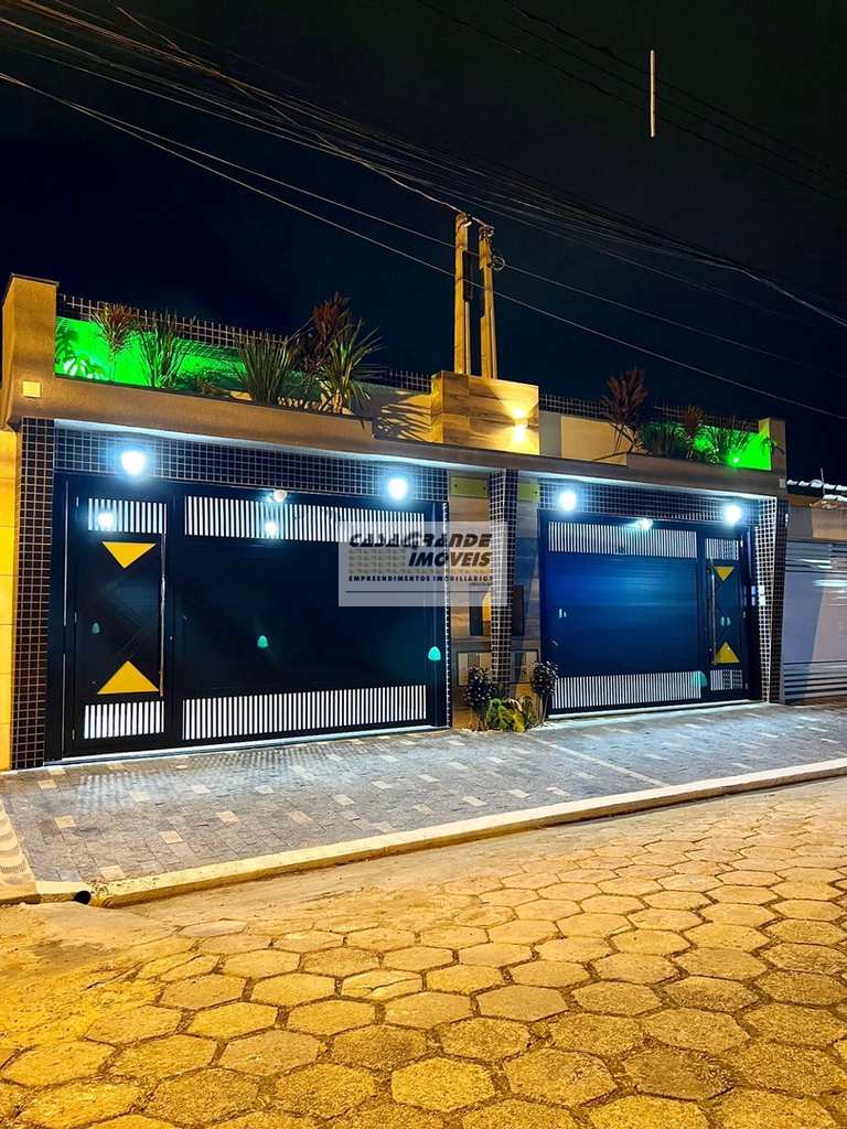 Casa em Praia Grande, no bairro Caiçara