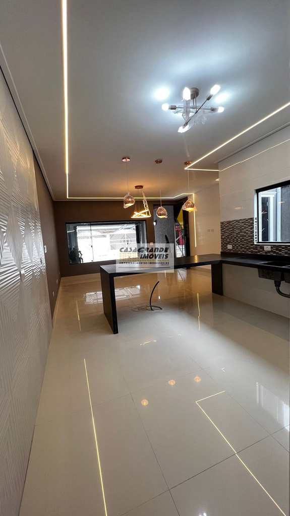 Casa em Praia Grande, no bairro Caiçara