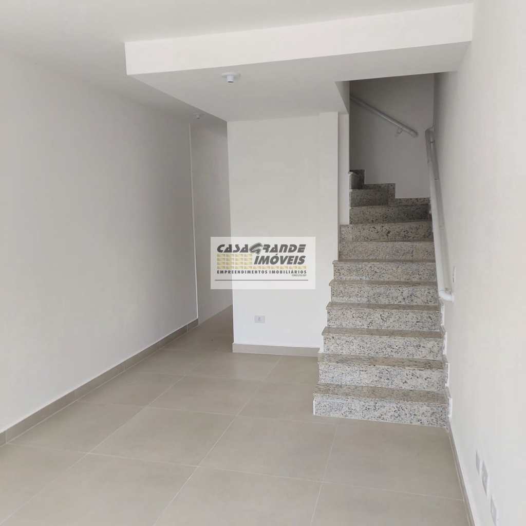 Sobrado em Praia Grande, no bairro Solemar