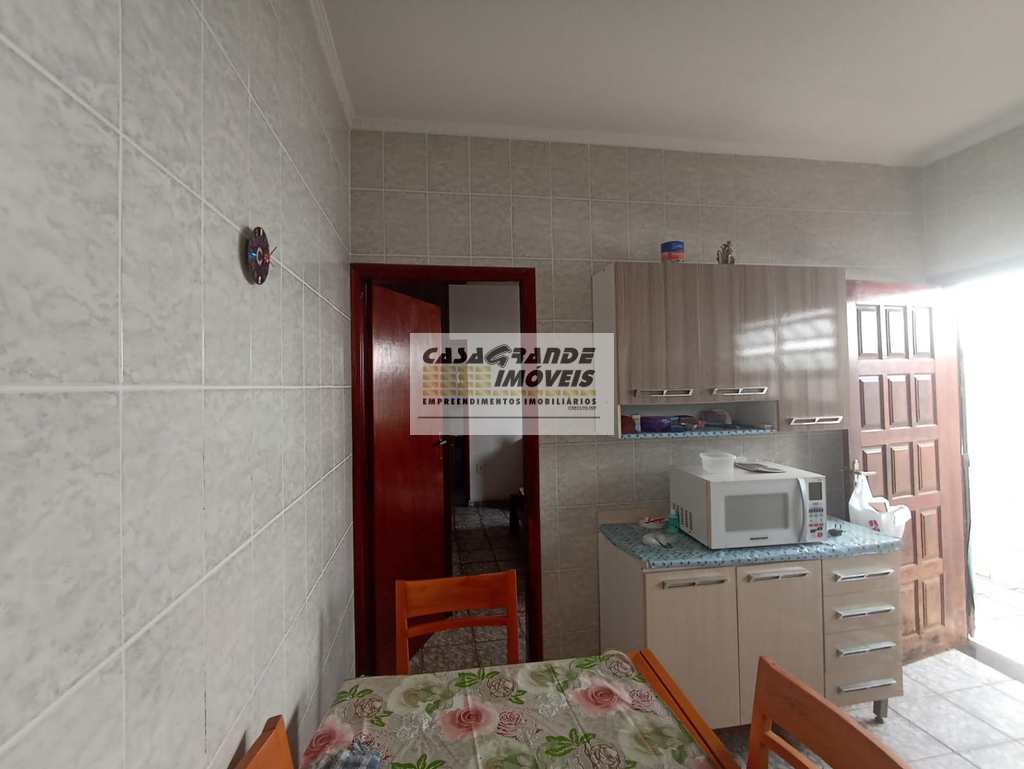 Casa em Praia Grande, no bairro Maracanã