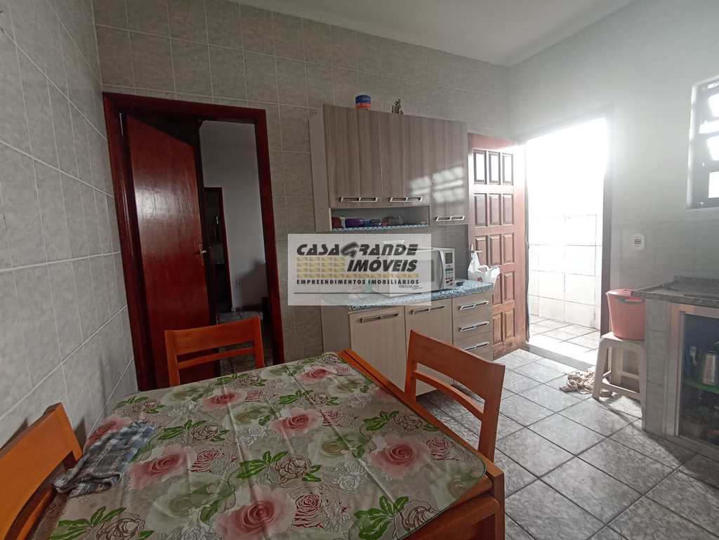 Casa em Praia Grande, no bairro Maracanã