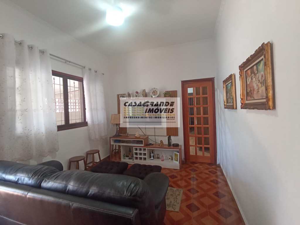 Casa em Praia Grande, no bairro Maracanã