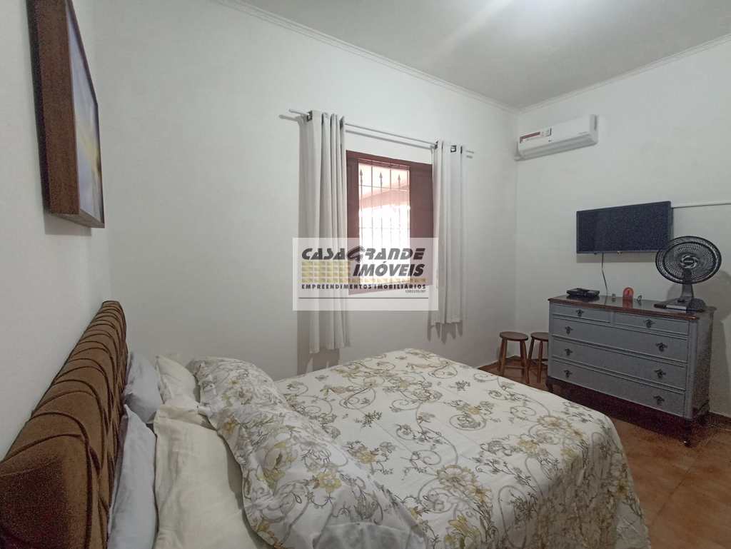 Casa em Praia Grande, no bairro Maracanã