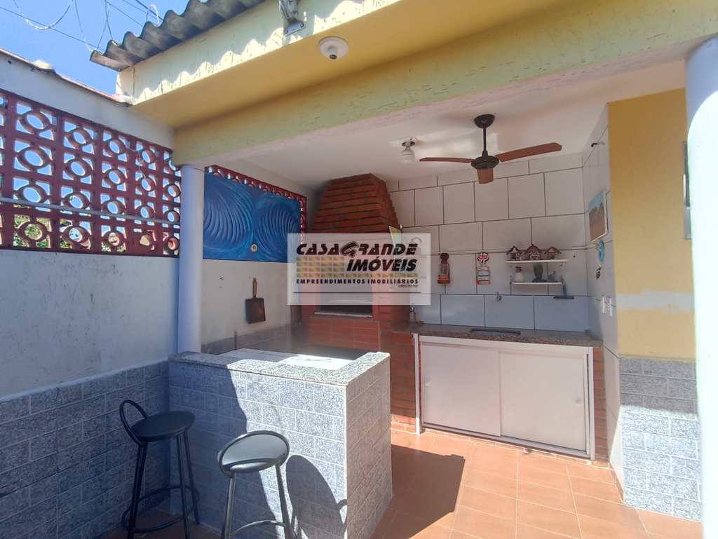 Casa em Praia Grande, no bairro Maracanã