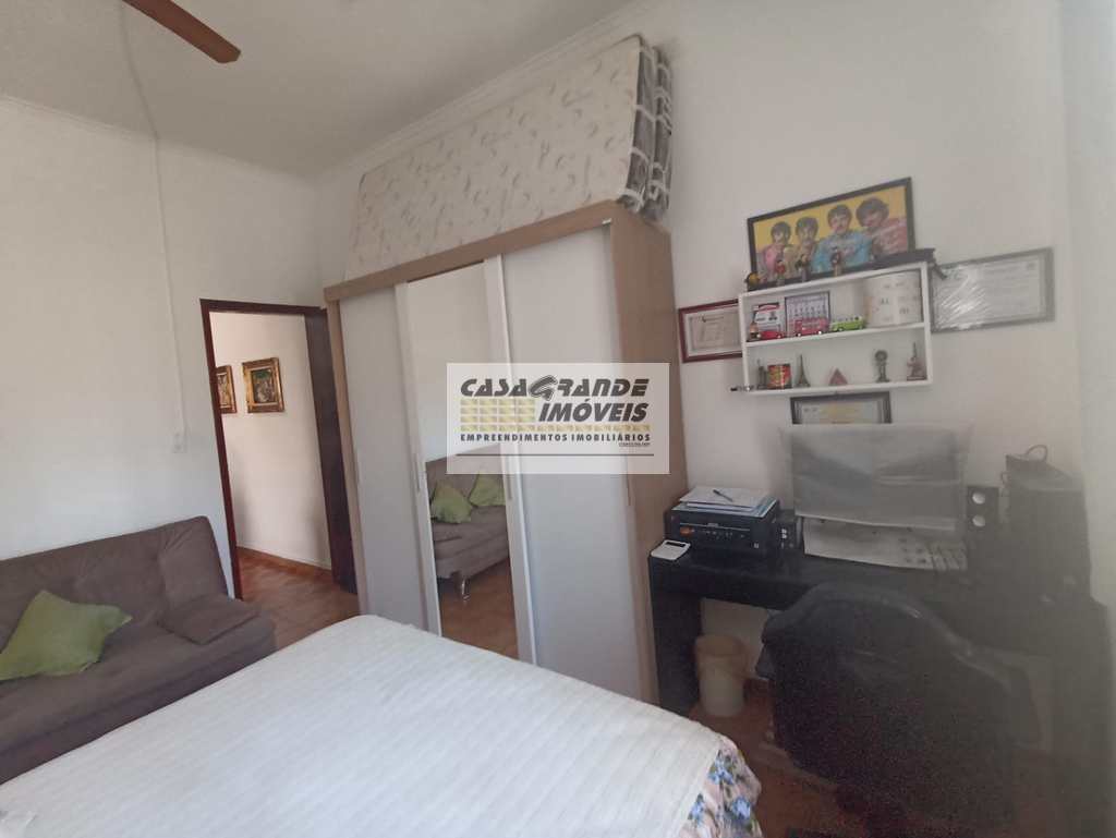 Casa em Praia Grande, no bairro Maracanã