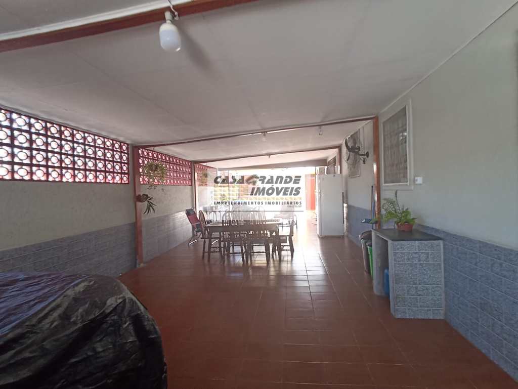 Casa em Praia Grande, no bairro Maracanã