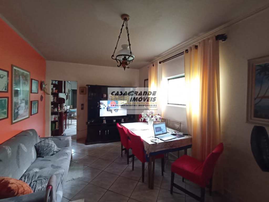 Casa em Praia Grande, no bairro Maracanã