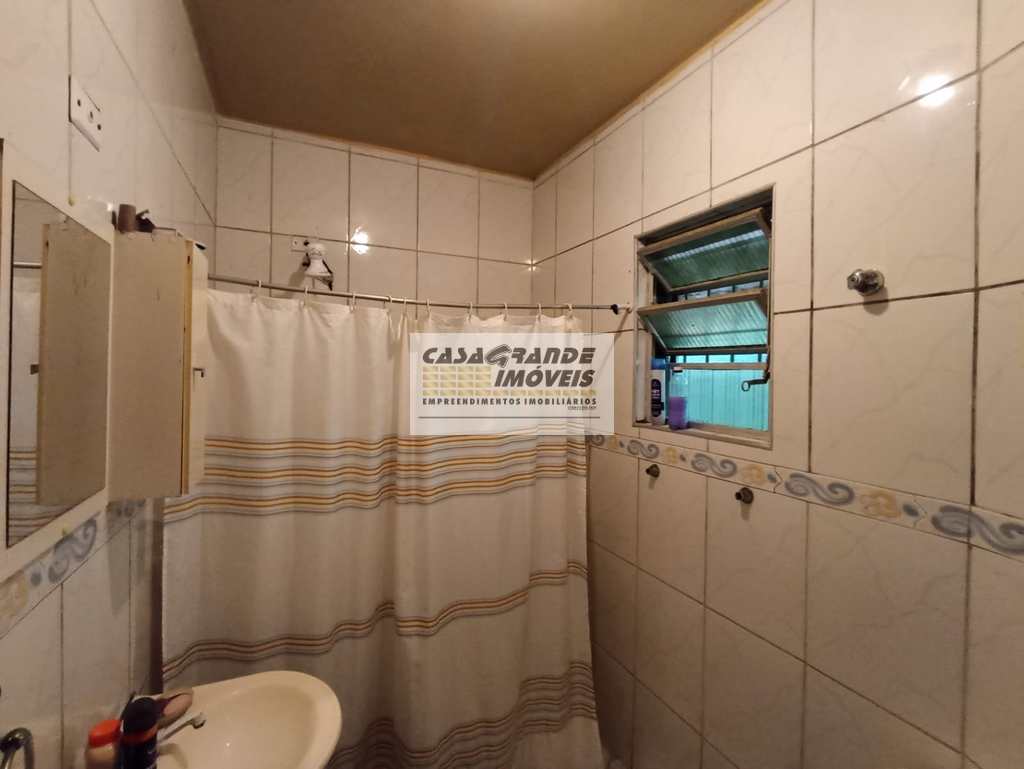 Casa em Praia Grande, no bairro Maracanã