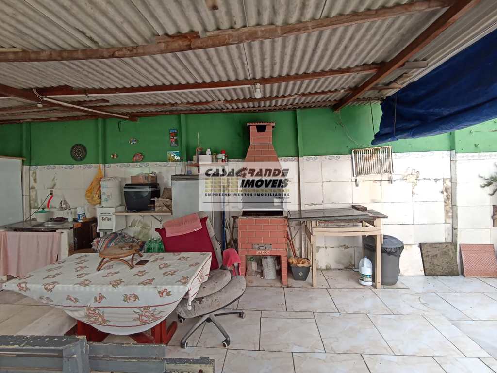 Casa em Praia Grande, no bairro Maracanã