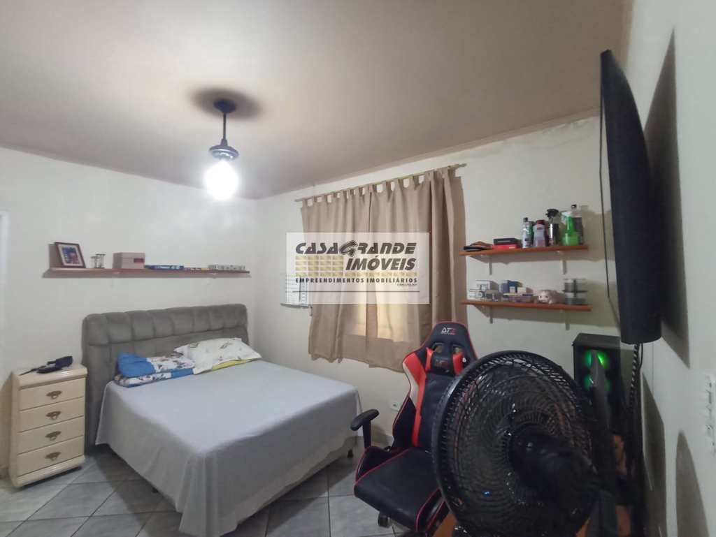 Casa em Praia Grande, no bairro Maracanã