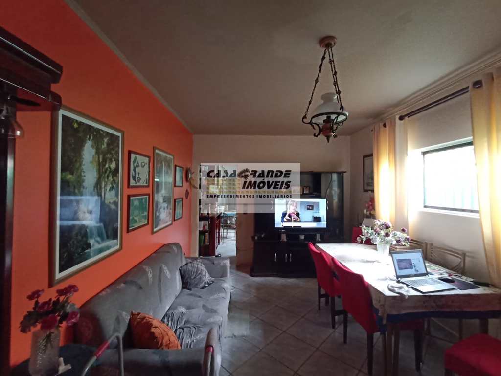 Casa em Praia Grande, no bairro Maracanã