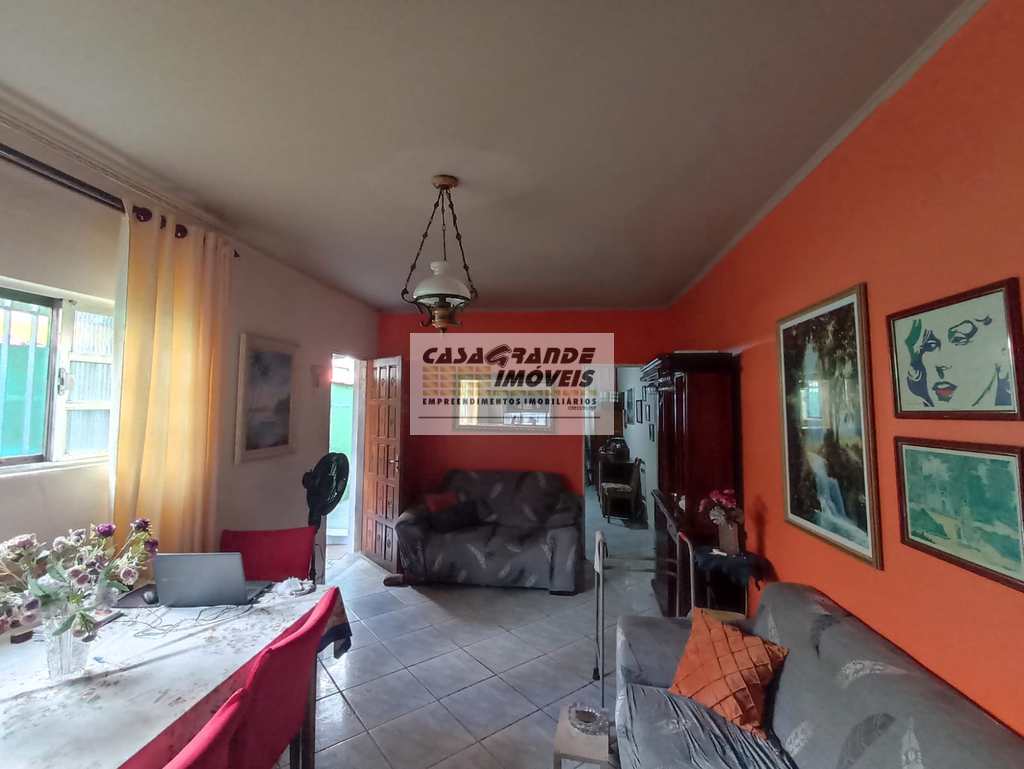 Casa em Praia Grande, no bairro Maracanã