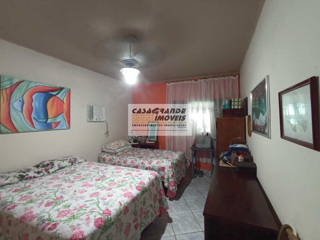 Casa em Praia Grande, no bairro Maracanã