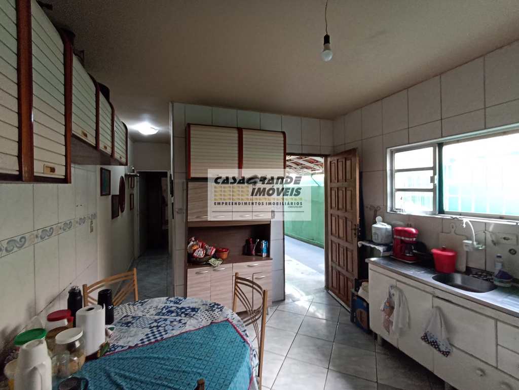 Casa em Praia Grande, no bairro Maracanã