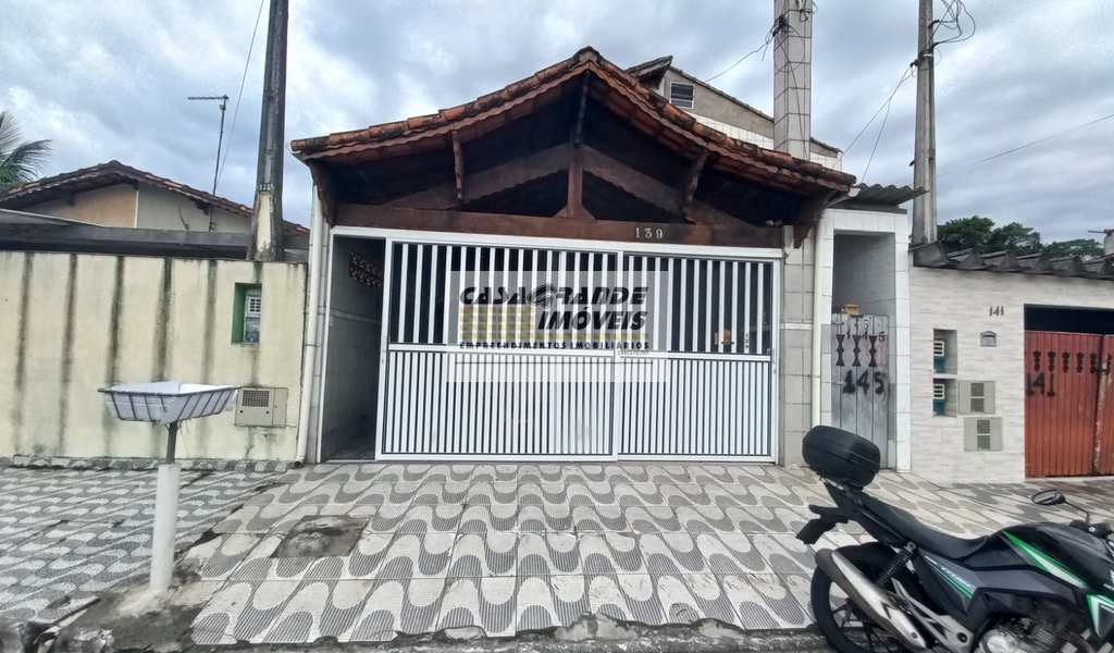 Sobrado em Praia Grande, bairro Nova Mirim