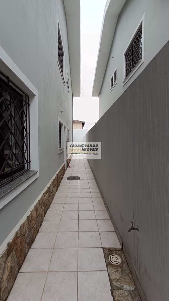 Casa em Praia Grande, no bairro Maracanã