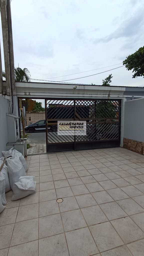 Casa em Praia Grande, no bairro Maracanã