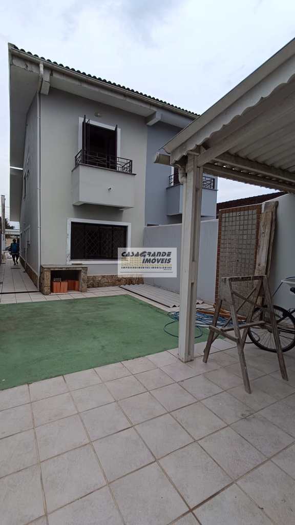 Casa em Praia Grande, no bairro Maracanã